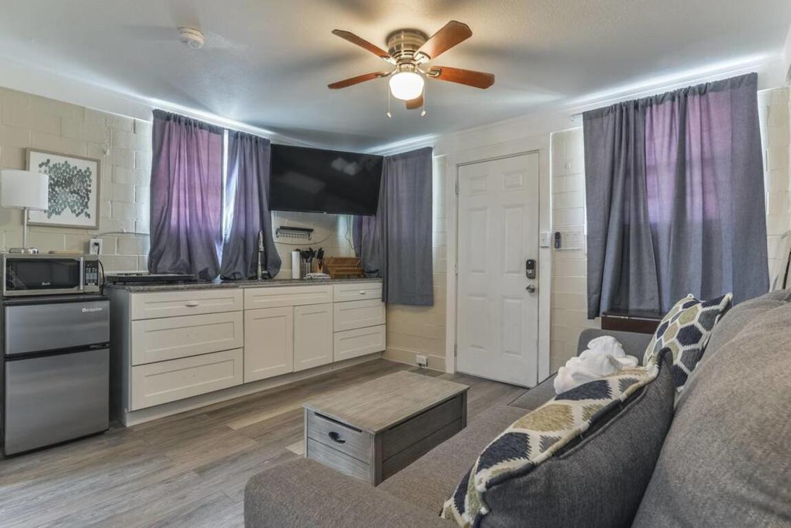 Coastal Cottage, Unit 8, Across Street from Beach photo