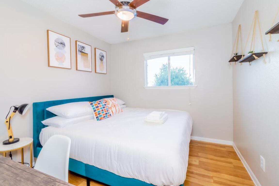 Cozy Downtown 2BR Apartment & Pool photo