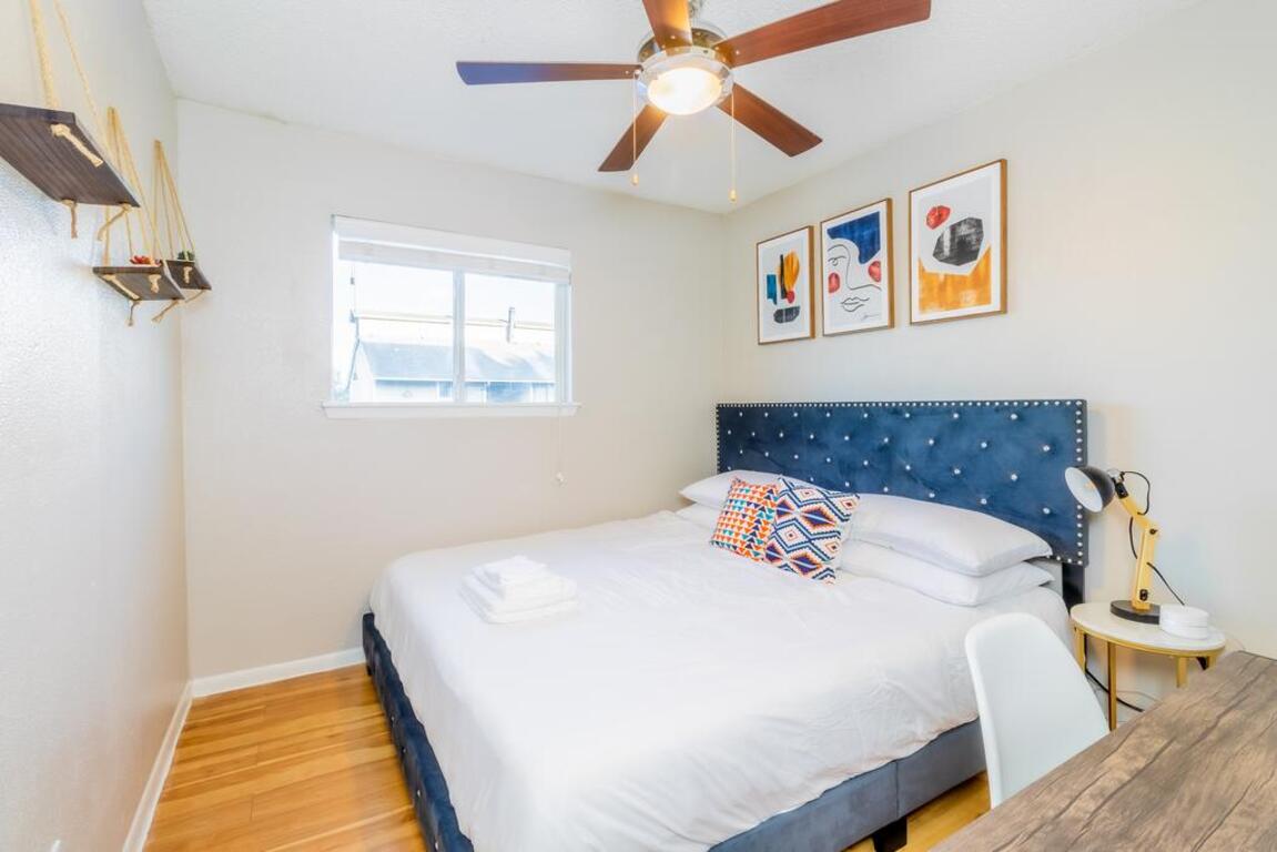 Cozy Downtown 2BR Apartment & Pool photo