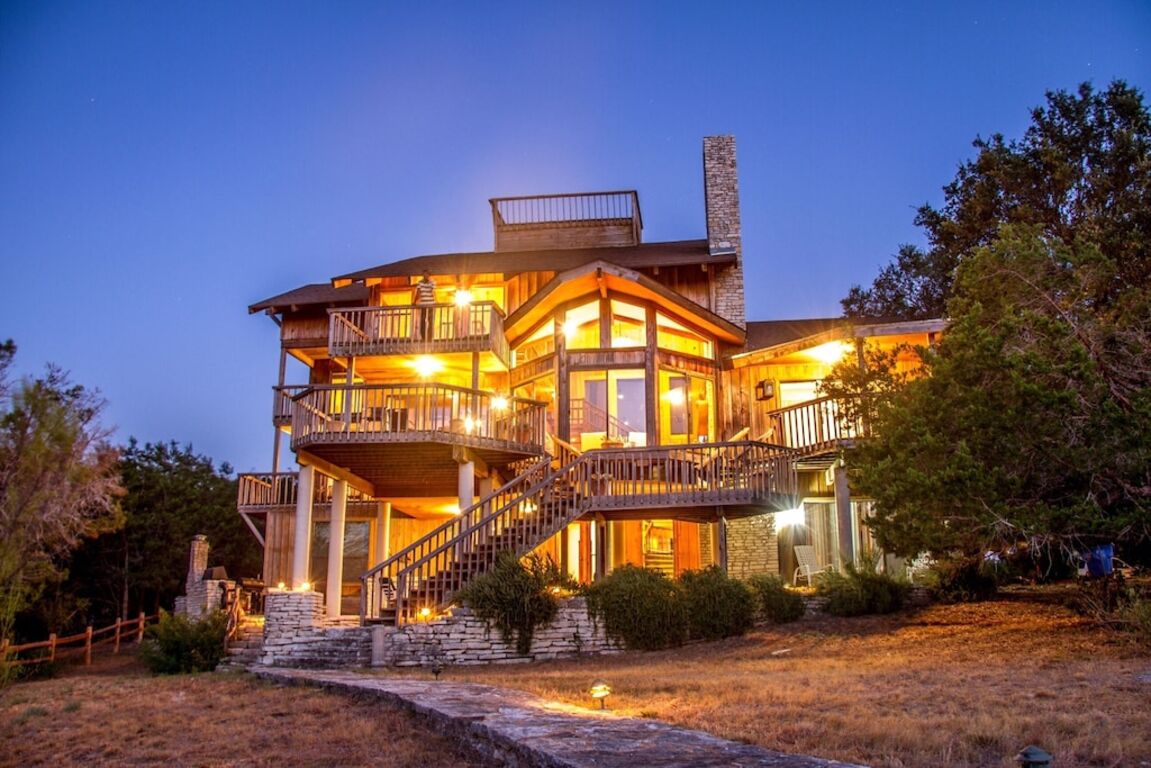 Waterfront, Decks Galore- Awesome Views! photo