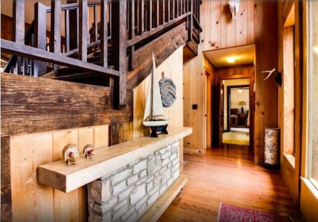 Waterfront, Decks Galore- Awesome Views! photo