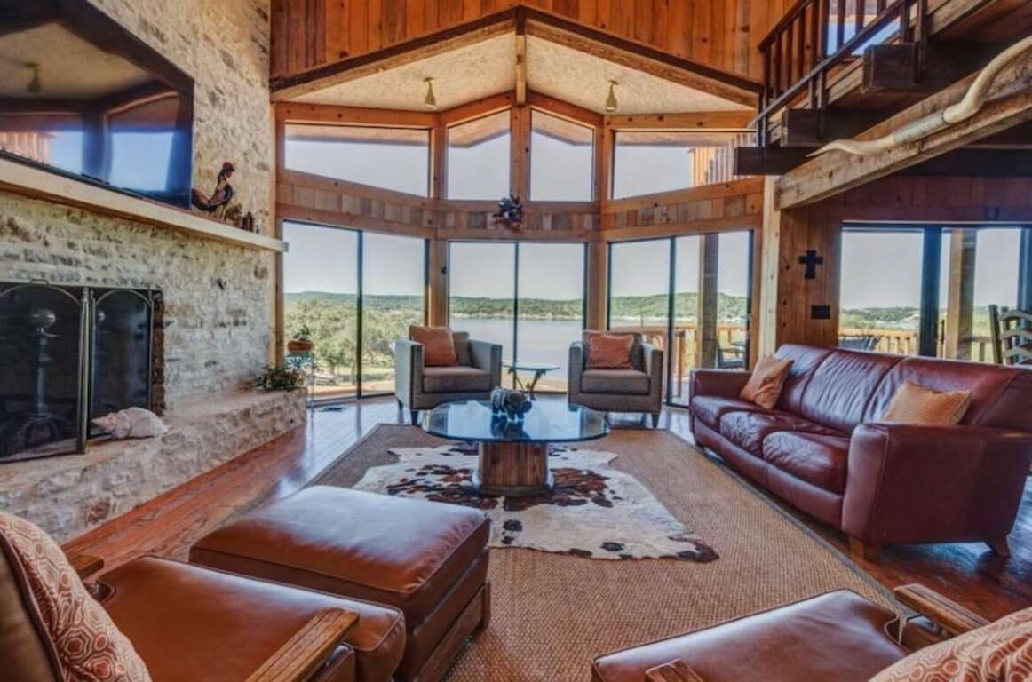 Waterfront, Decks Galore- Awesome Views! photo