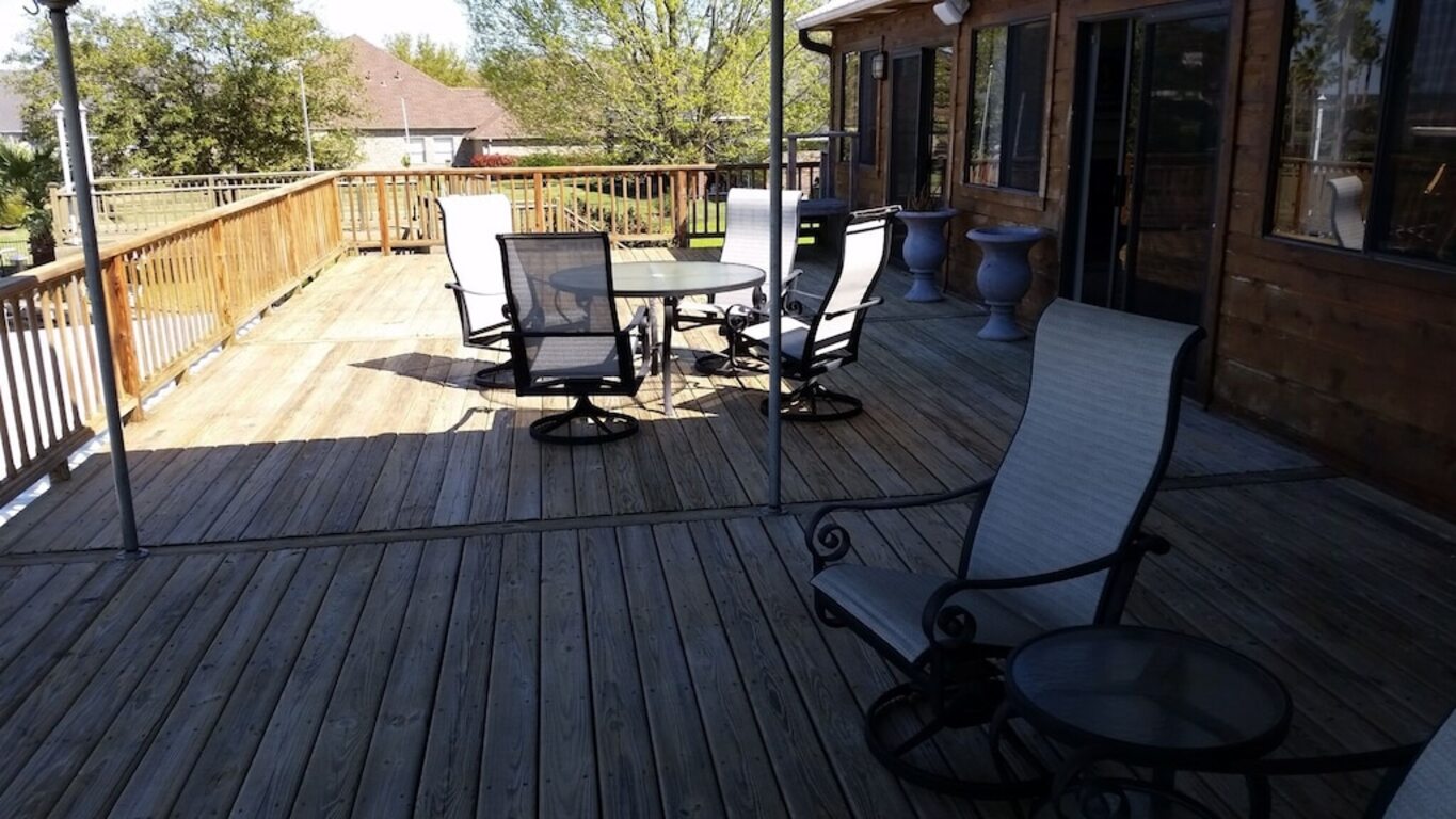Lakefront Home - Private Fishing Pier - walk to stores & restaurants photo