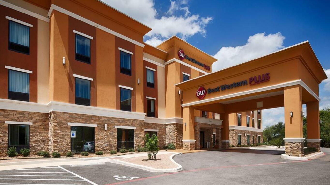 Best Western Plus Elmendorf Hotel photo