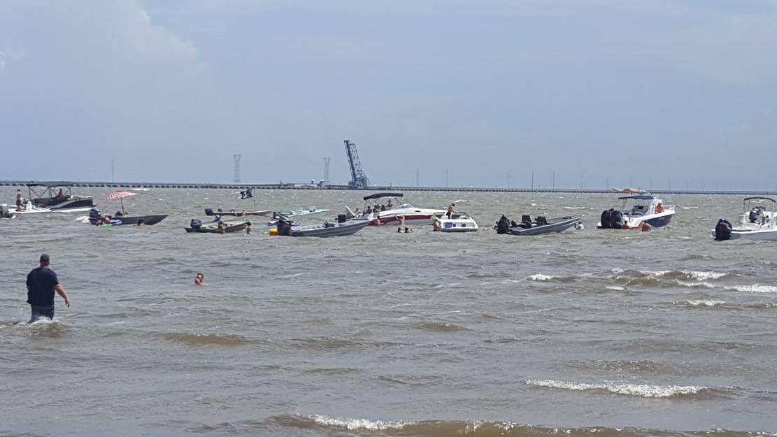 Boats on the North Shore beach