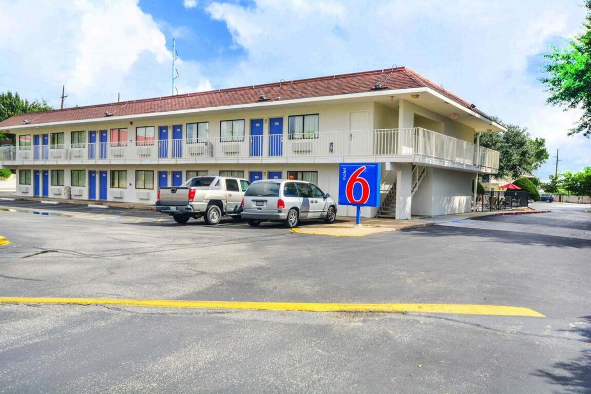 Motel 6-Huntsville, TX photo