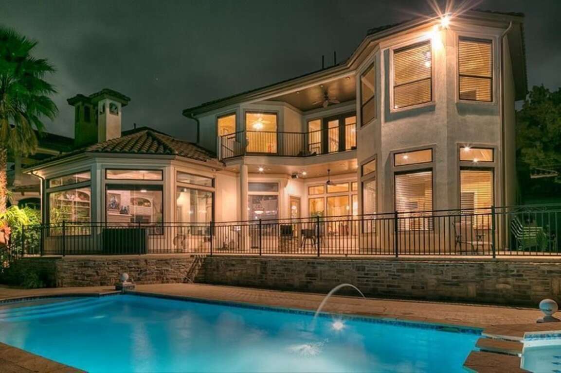 Waterfront Lake Conroe - SLEEPS 16 + - Beautiful Mansion NO PARTIES. photo