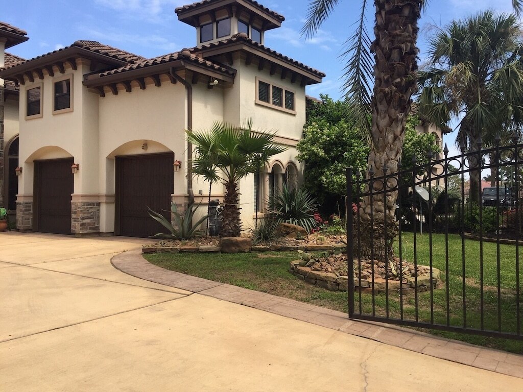 Waterfront Lake Conroe - SLEEPS 16 + - Beautiful Mansion NO PARTIES. photo