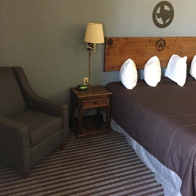 Atria Hotel and RV McGregor photo
