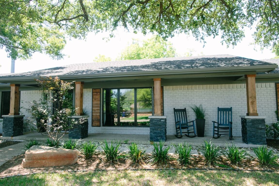Fixer Upper's "Bachelor Pad" from Season 3 photo