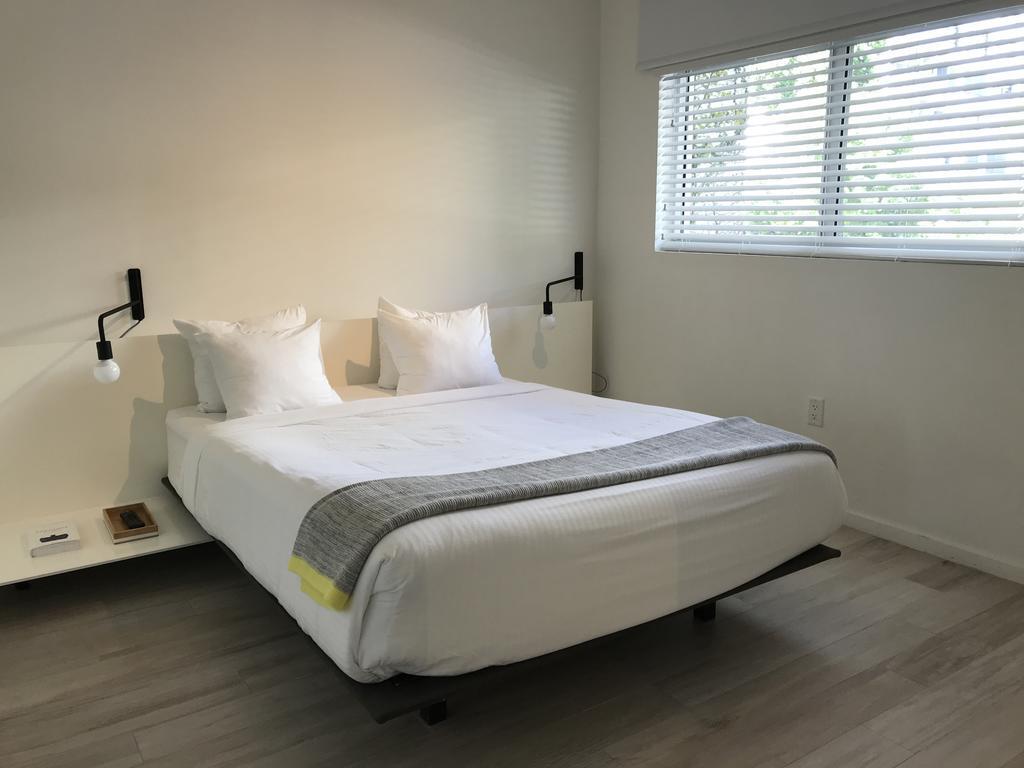 Beach Haus Key Biscayne Contemporary Apartments photo