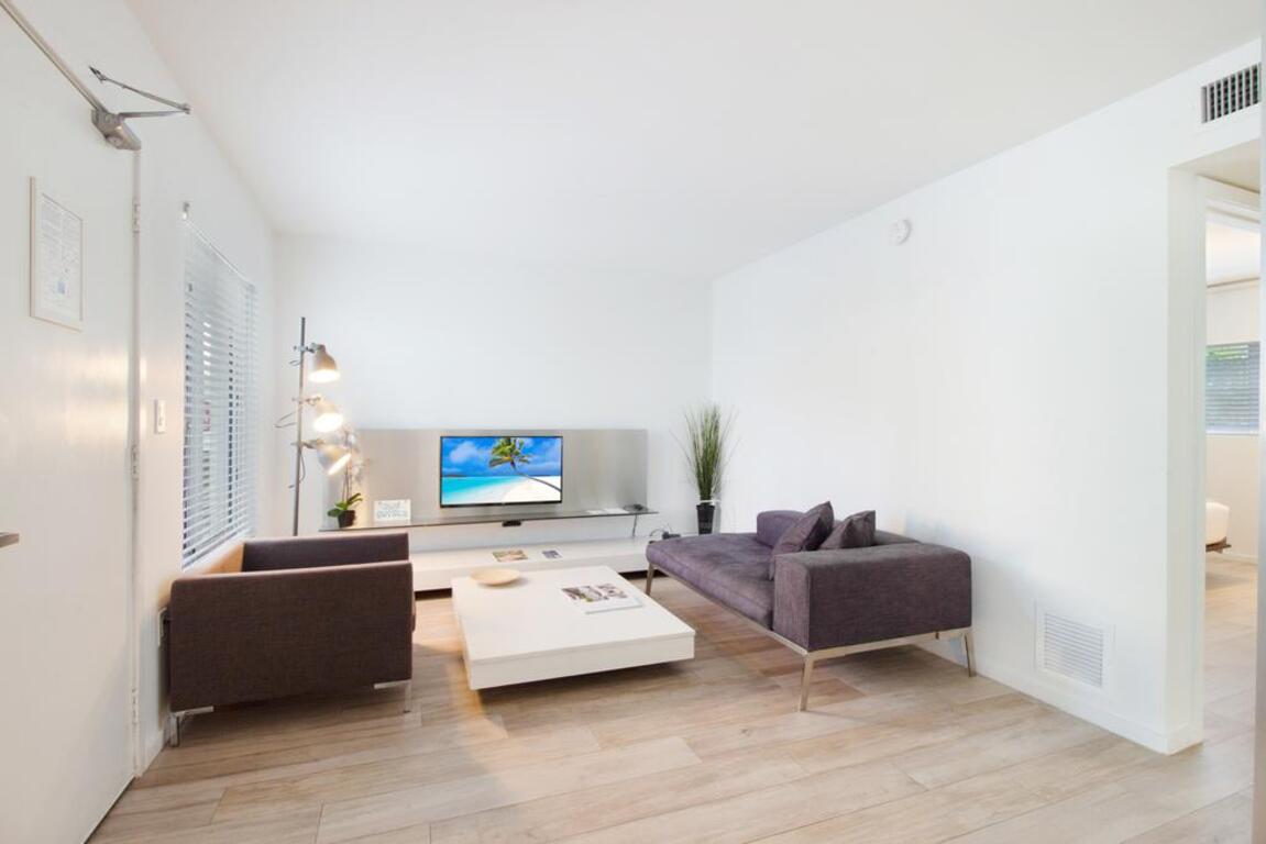 Beach Haus Key Biscayne Contemporary Apartments photo