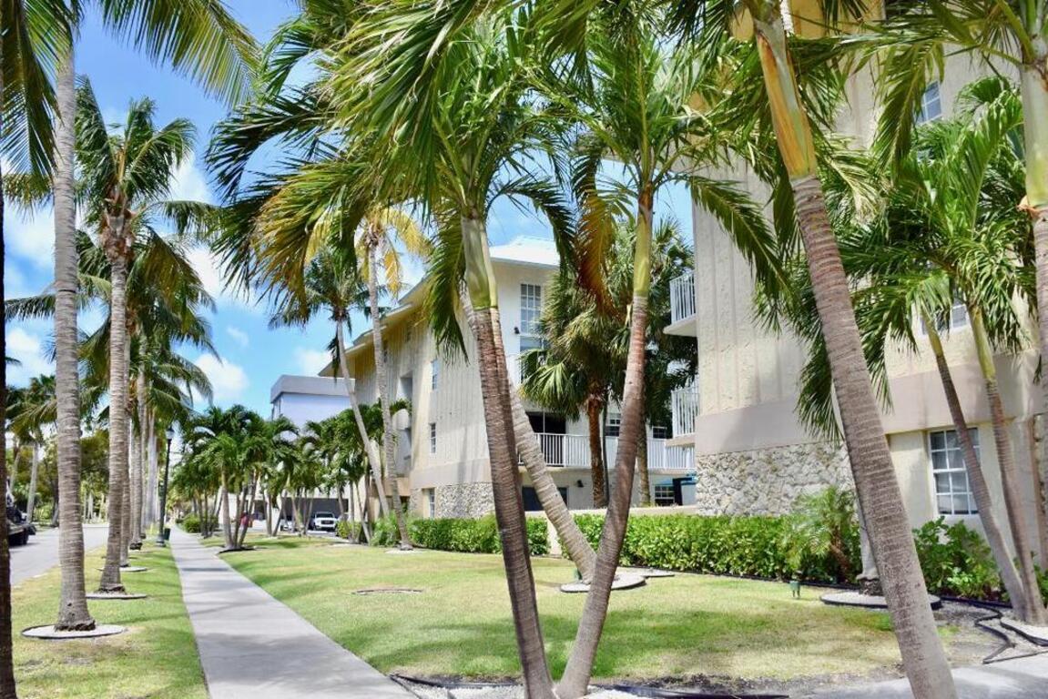 Suites at Coral Resorts photo