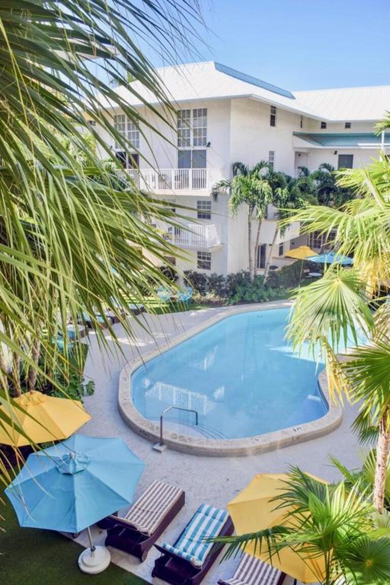 Suites at Coral Resorts photo