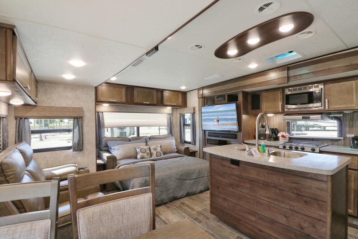 Sunshine Key King Travel Trailer 9 photo