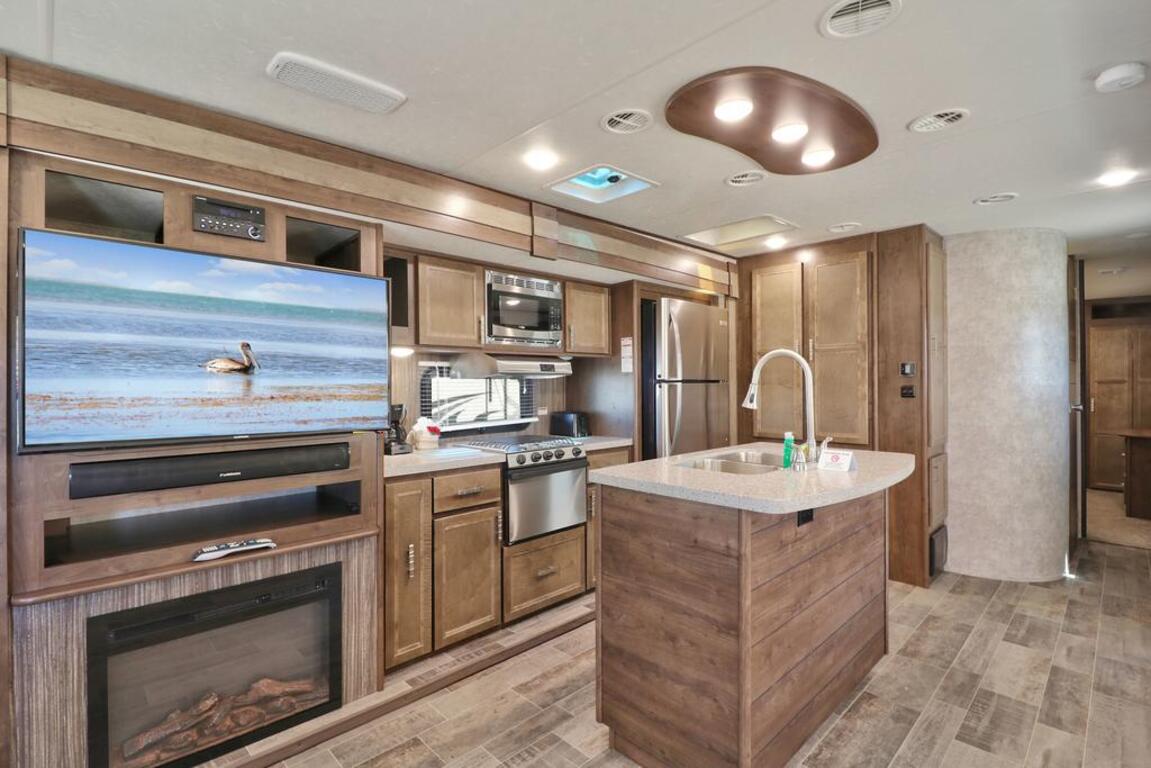Sunshine Key King Travel Trailer 8 photo