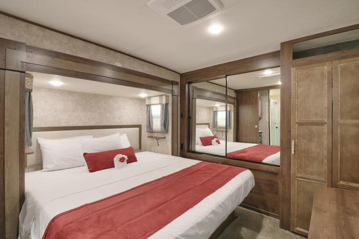 Sunshine Key King Travel Trailer 5 photo
