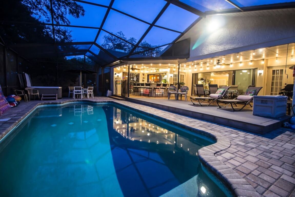 Trop Resort 4 Kings 1 Queen, 4 Bath, Tiki Bar, HEATED Pool, SPA, Bikes, Toys photo