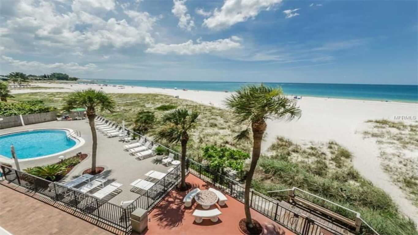 Gulf Beach Condo at John's Pass village /Madeira Norte building/ photo