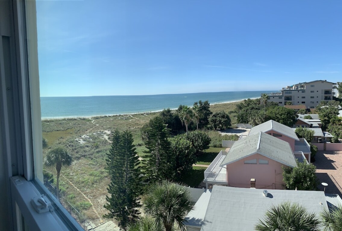 Gulf Beach Condo at John's Pass village /Madeira Norte building/ photo