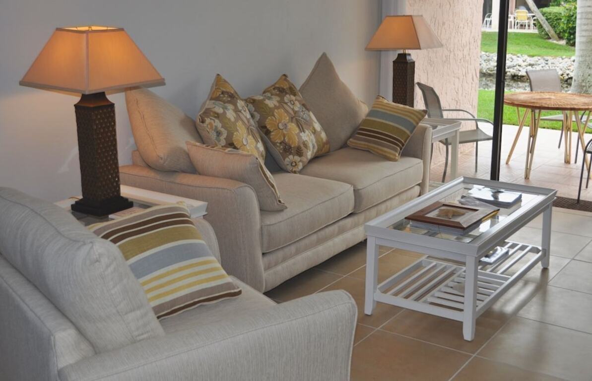 Runaway Bay Lovely 2-Bed condo by the beach photo