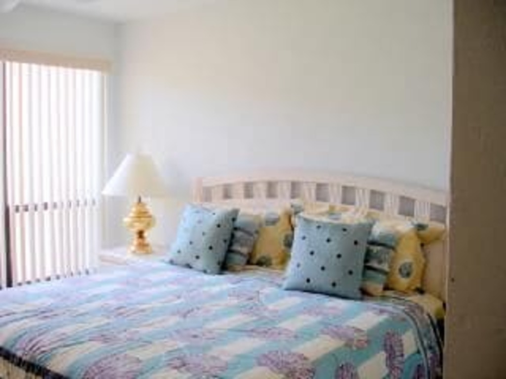 Runaway Bay Lovely 2-Bed condo by the beach photo
