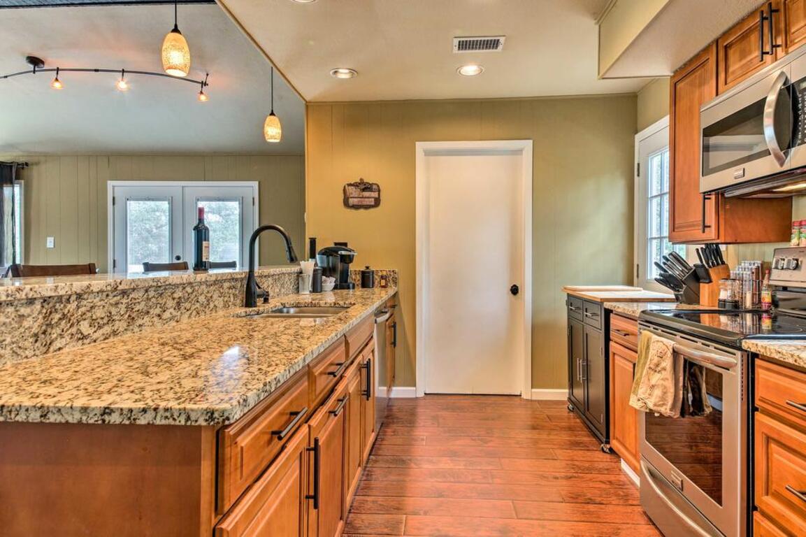 Canyon Lake Getaway with Game Room Less Than 1Mi to Boat Ramp! photo