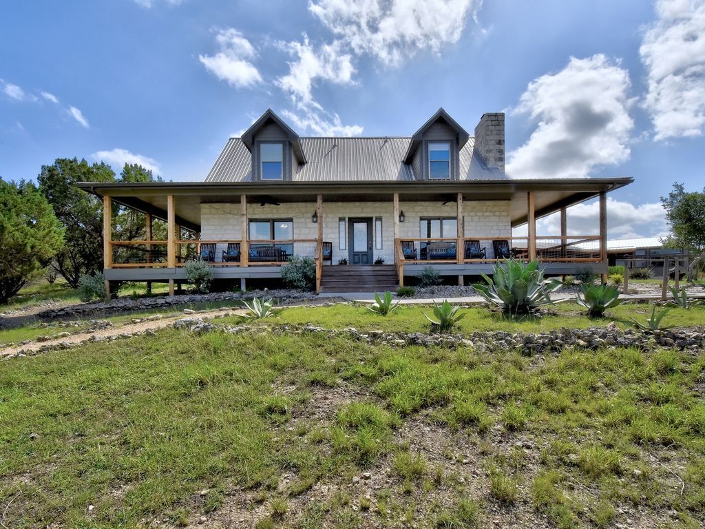 Sunset Ridge-Hill Country Home, Pool, HotTub, Game Room, Fire Pit, Close to Town photo