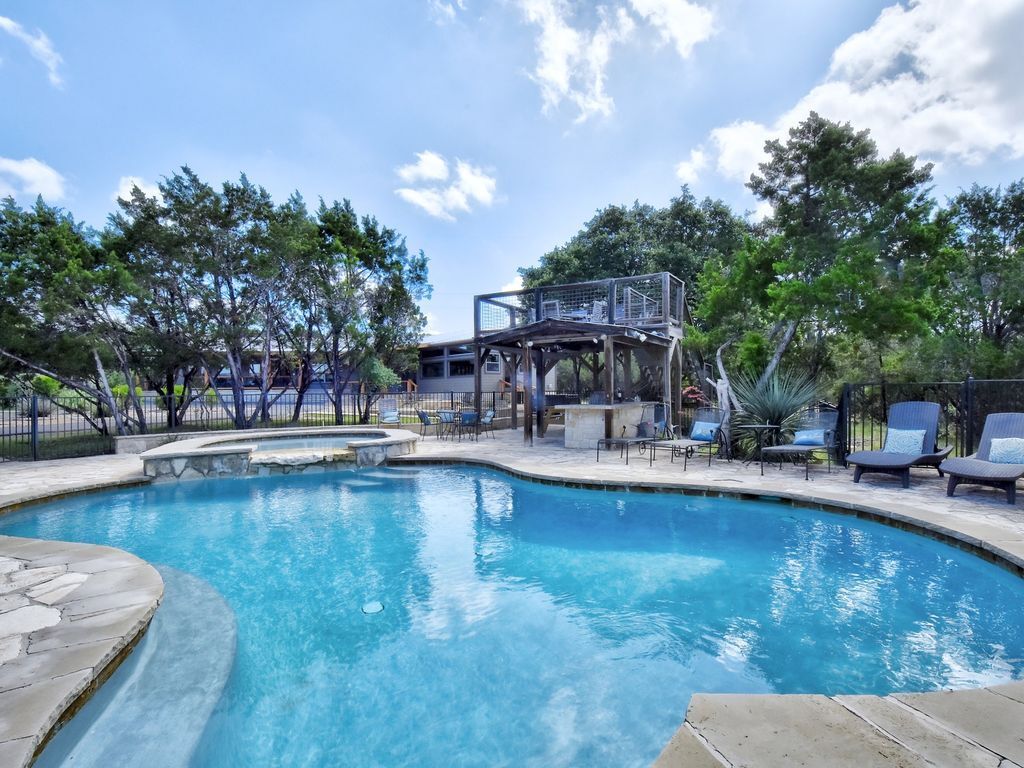 Sunset Ridge-Hill Country Home, Pool, HotTub, Game Room, Fire Pit, Close to Town photo