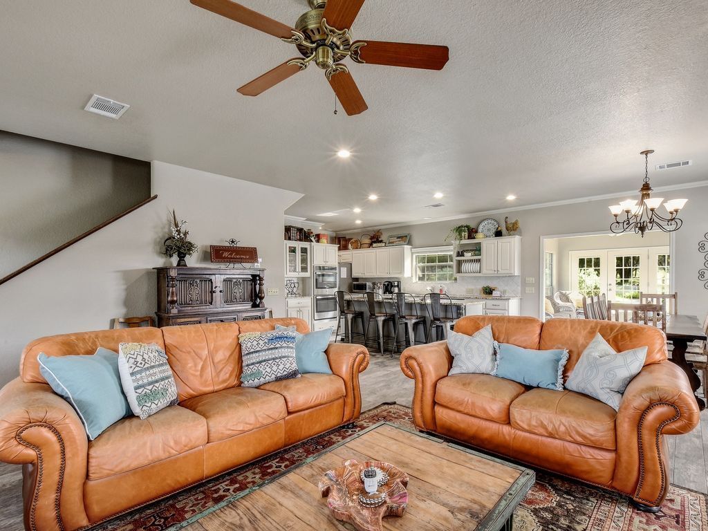 Sunset Ridge-Hill Country Home, Pool, HotTub, Game Room, Fire Pit, Close to Town photo