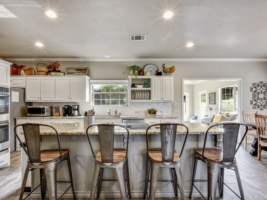 Sunset Ridge-Hill Country Home, Pool, HotTub, Game Room, Fire Pit, Close to Town photo