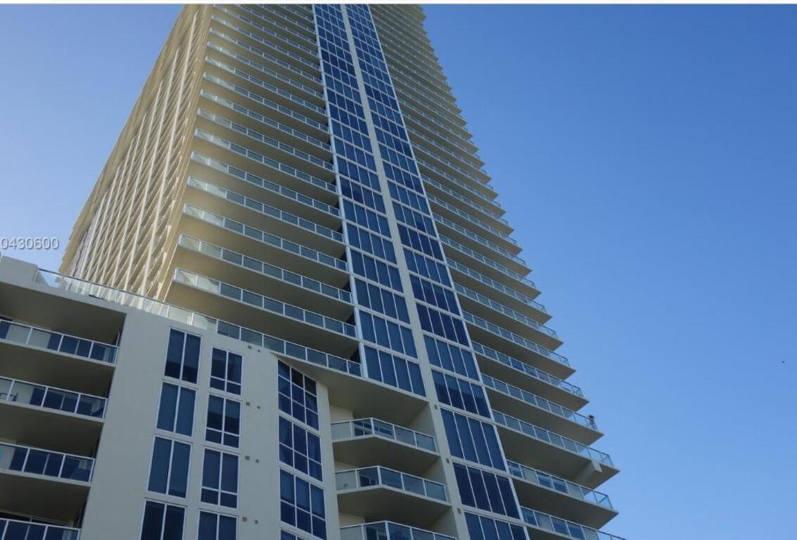 La Perla Sunny Isles Beach 16699 Collins Ave photo