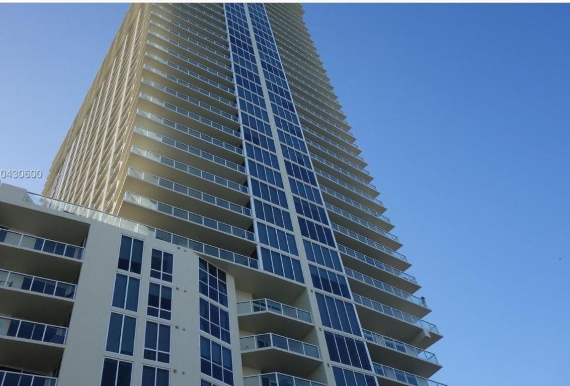 La Perla Sunny Isles Beach 16699 Collins Ave photo