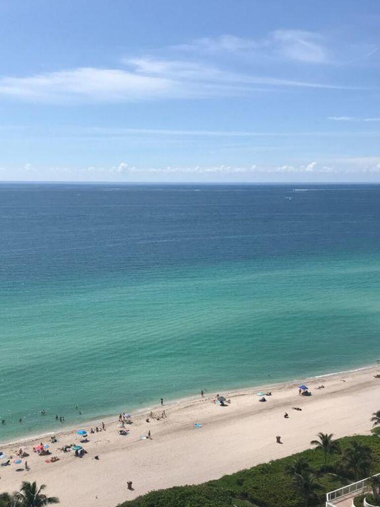 La Perla Sunny Isles Beach 16699 Collins Ave photo