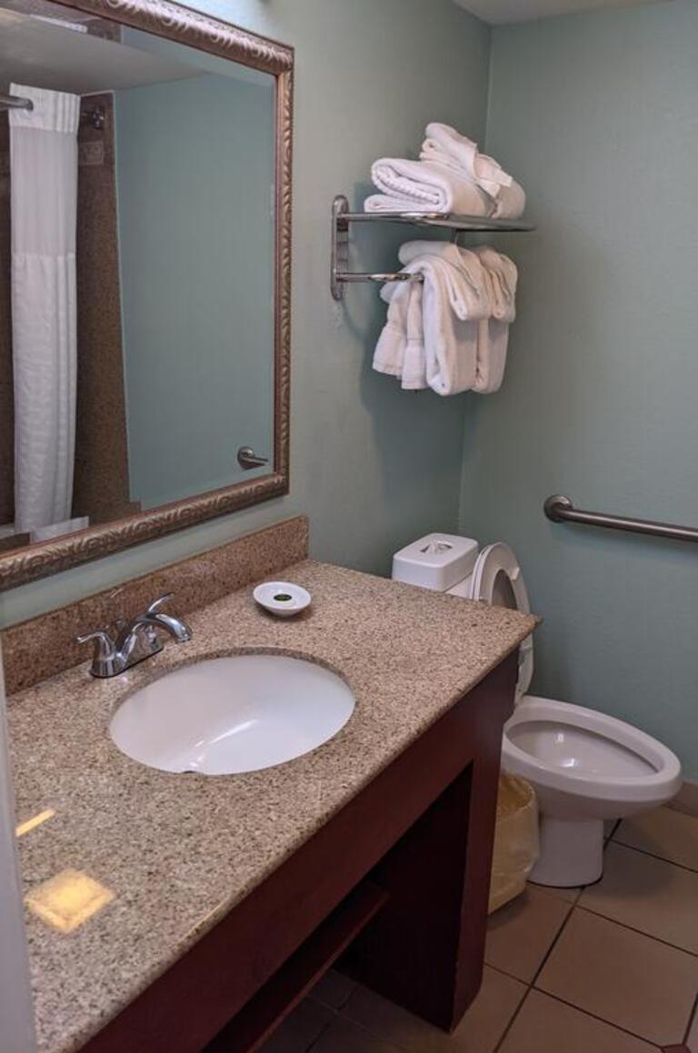 Beachside Hotel and Suites photo