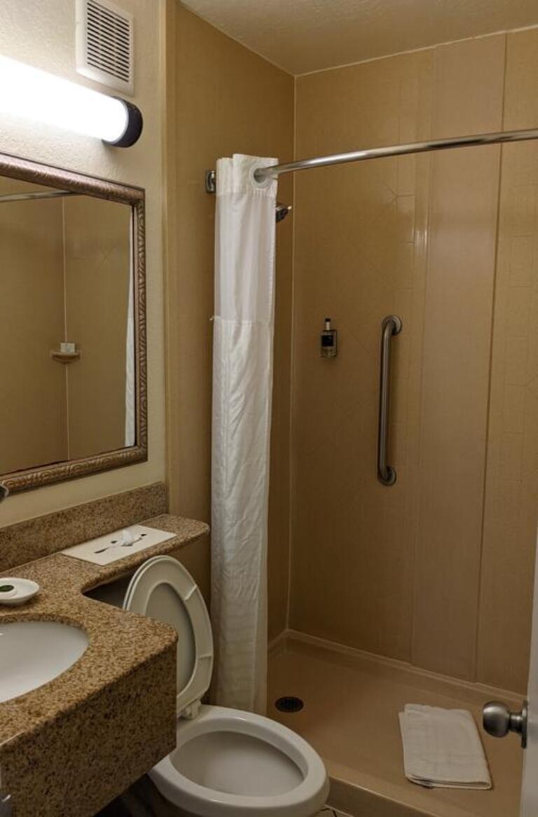 Beachside Hotel and Suites photo