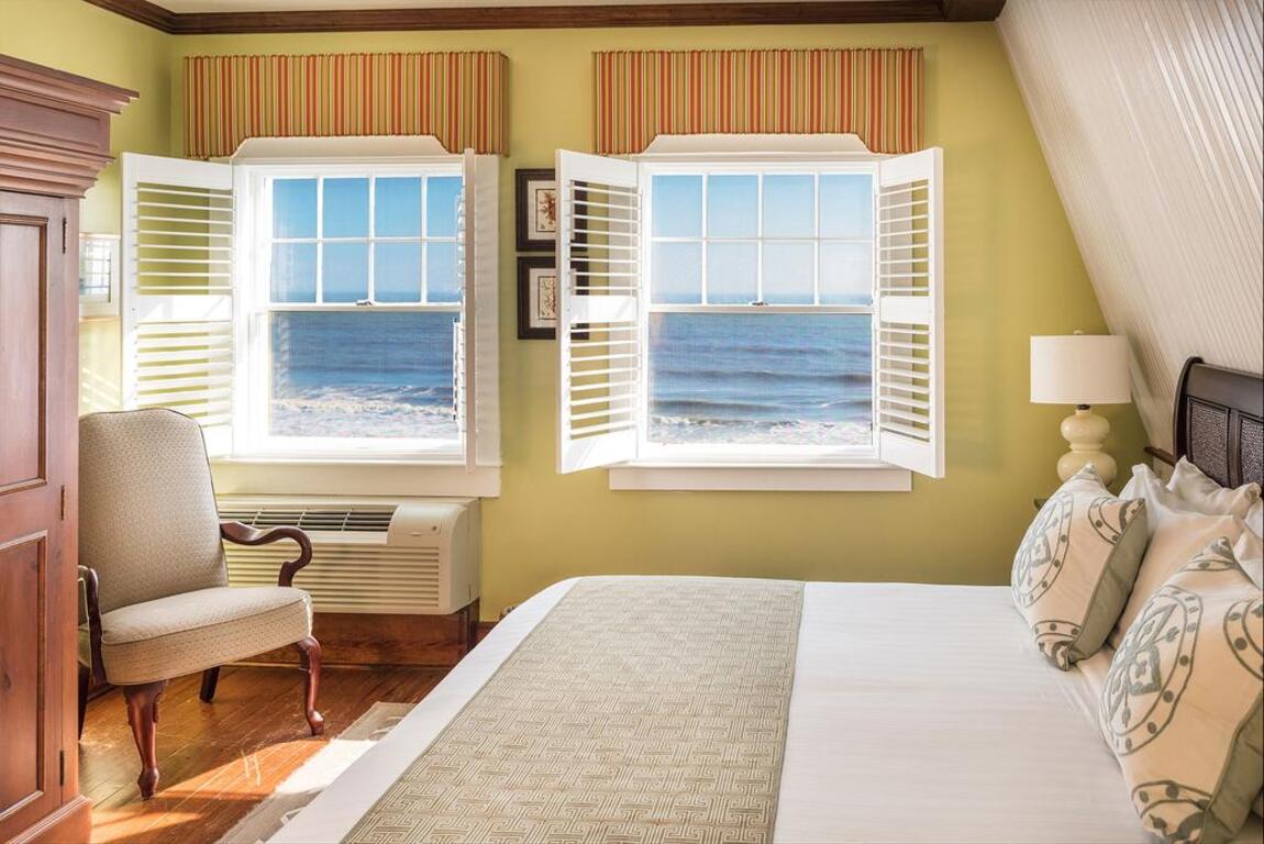 Elizabeth Pointe Lodge photo