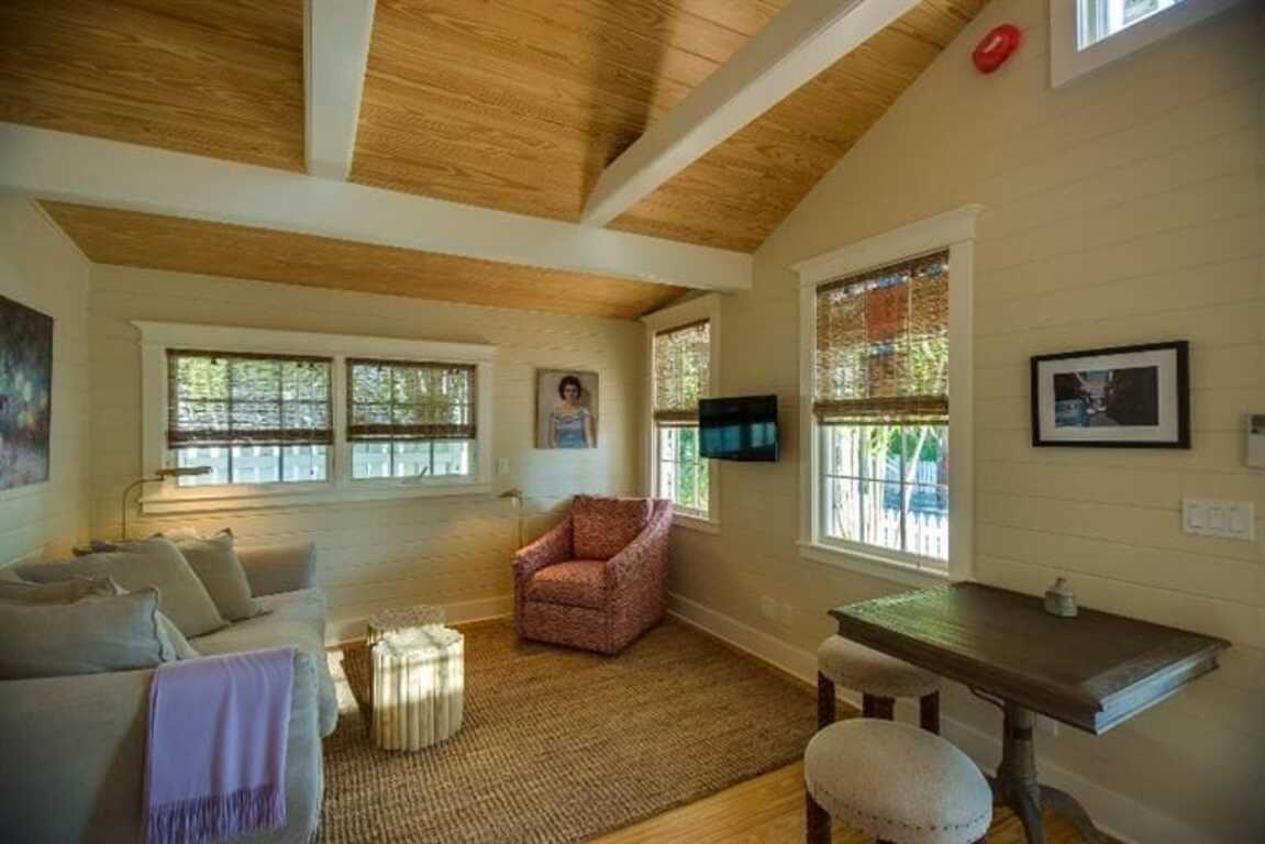 ~POPPY COTTAGE~ Cute Home In Quiet Location photo