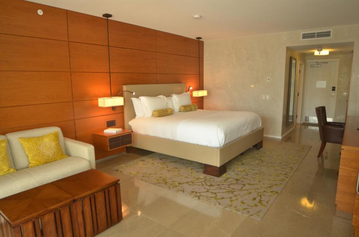 Royal Blues Hotel photo