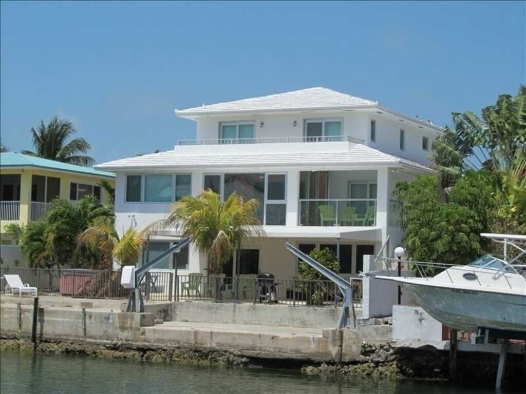 Florida Keys, Tavernier, Waterfront, Dock - Professionally Cleaned after use photo