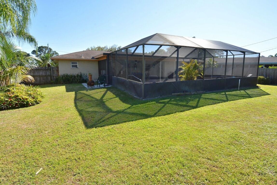 Beautiful Private Screened Pool/Patio Home, Recently Renovated and CLEAN! photo