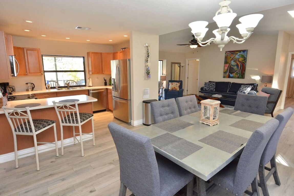 Beautiful Private Screened Pool/Patio Home, Recently Renovated and CLEAN! photo
