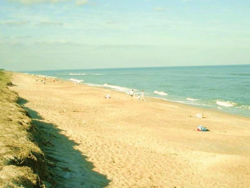 Beach Whisper, 4 Bedrooms, Sleeps 9, Beach Front, HDTV, WiFi photo
