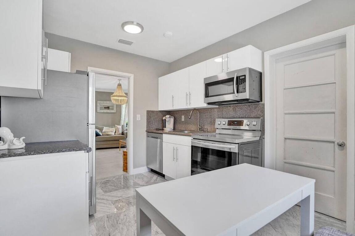 STUNNING MIAMI BEACH 2 BEDROOM BUNGALOW WITH HEATED POOL, MINUTES FROM THE BEACH photo