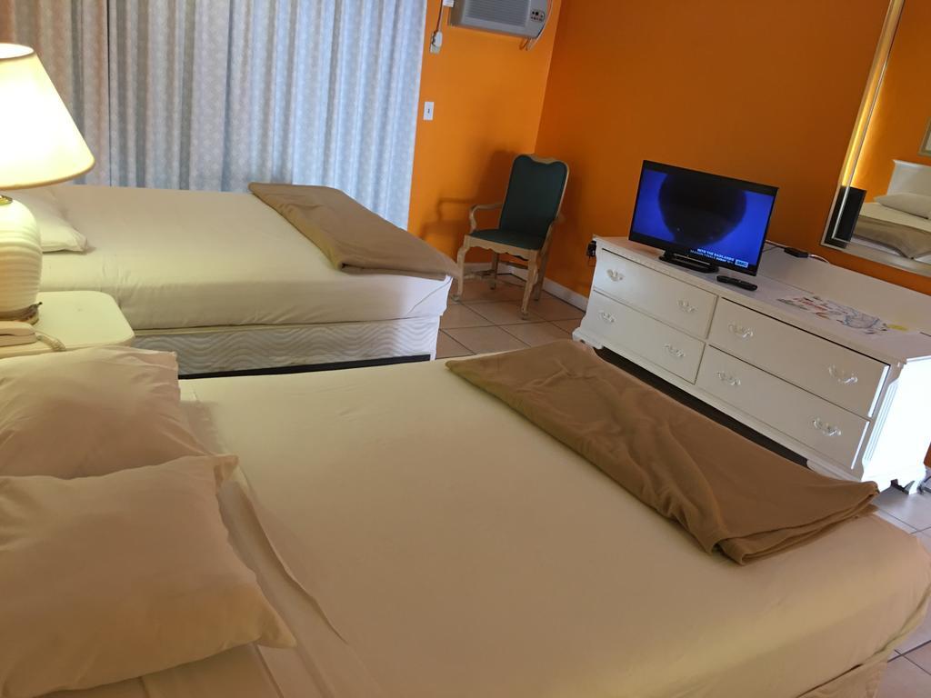 Camelot Waterfront Inn photo