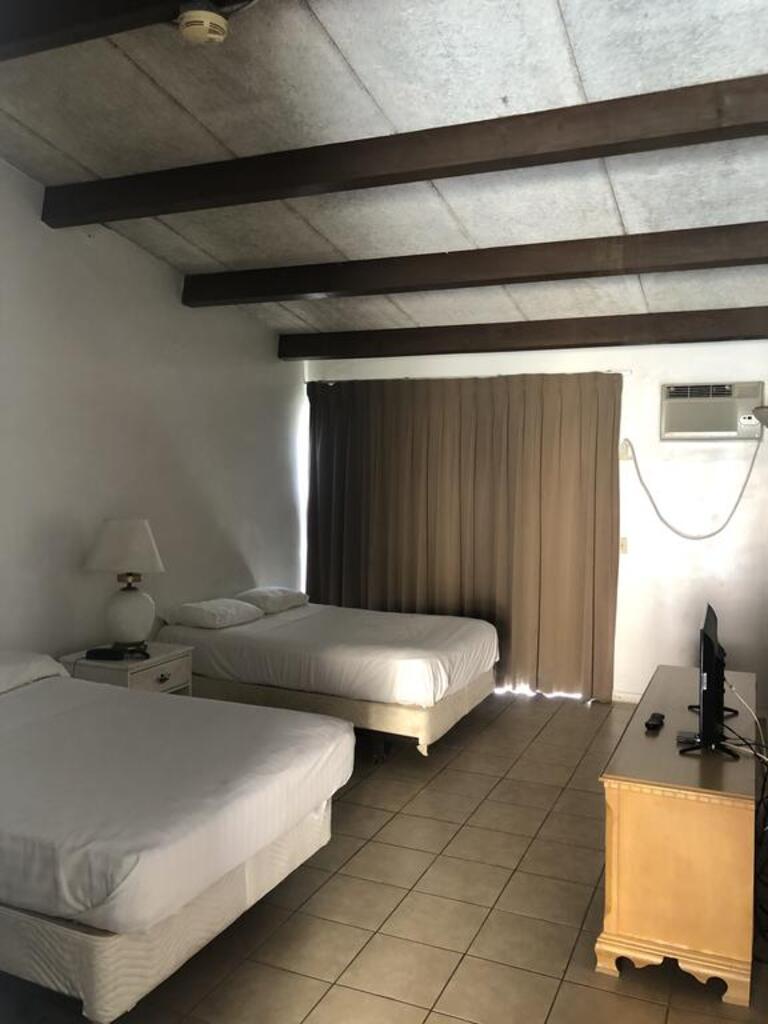 Camelot Waterfront Inn photo