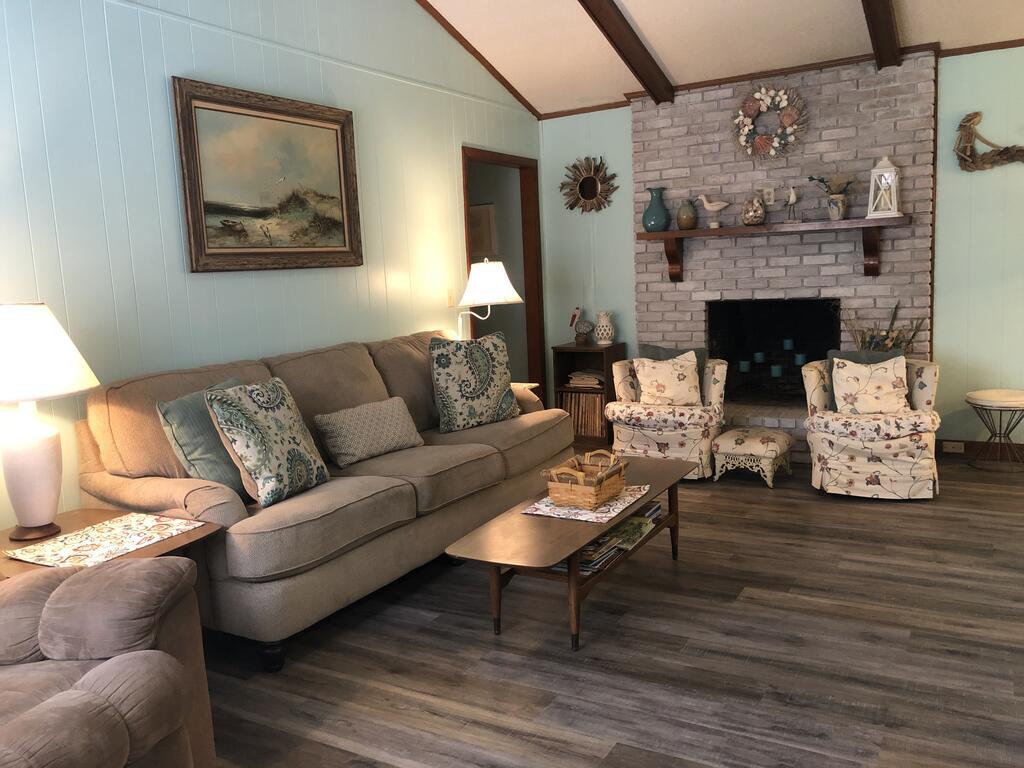 DIXIES RETREAT by Jekyll Realty photo