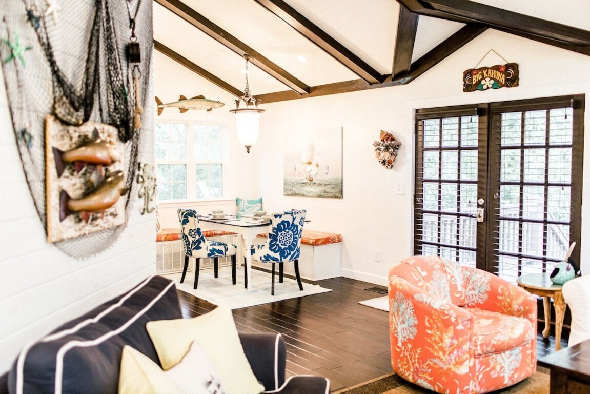 Unique Private Luxury Cottage Sleep 4 Great Location Private Lake Free Wifi photo