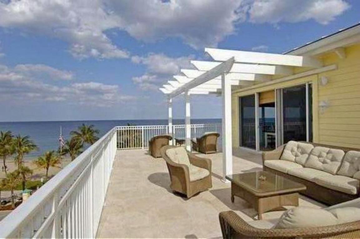 OCEANFRONT PENTHOUSE 4B 5BA, WALK TO RESTAURANTS,SHOPS photo