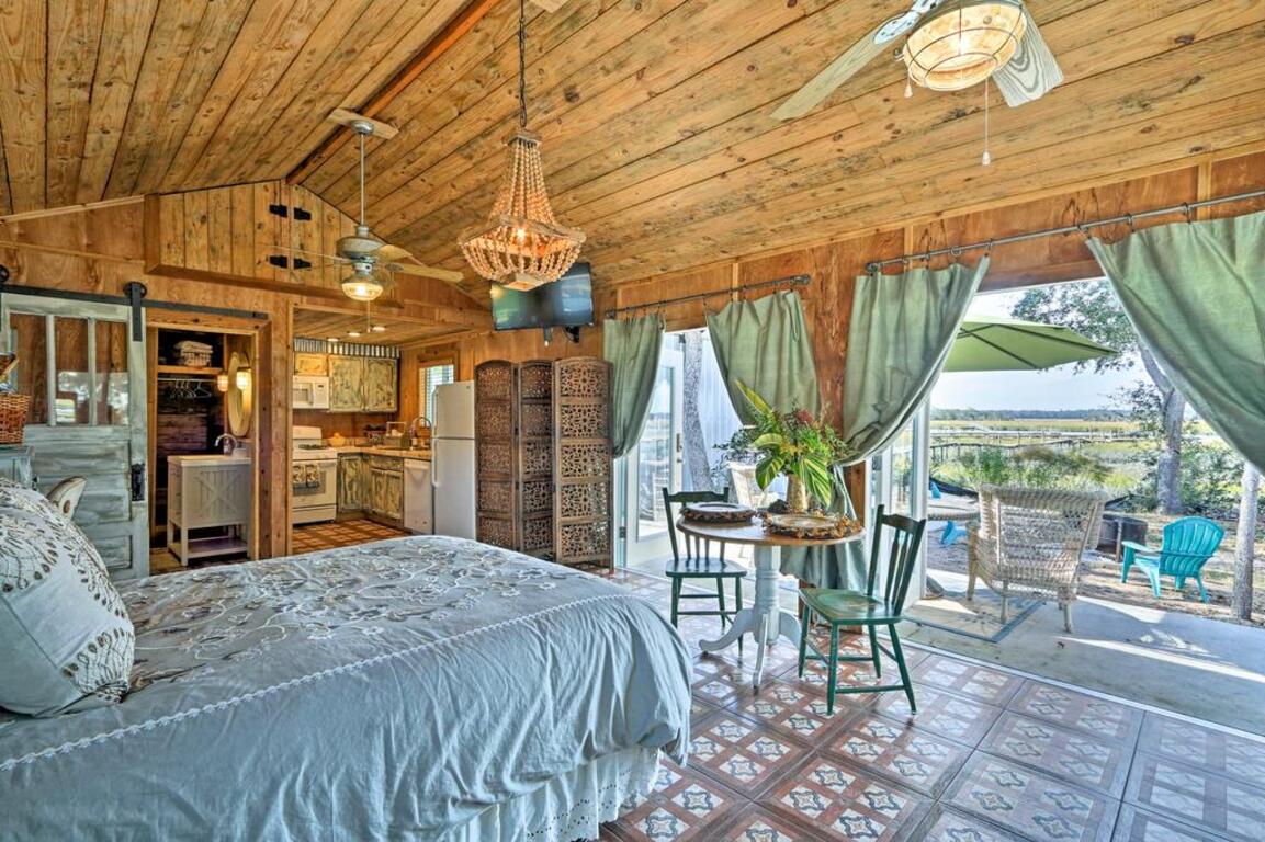 Santa Salvo Cassetta! Lovely Colonels Island Home photo